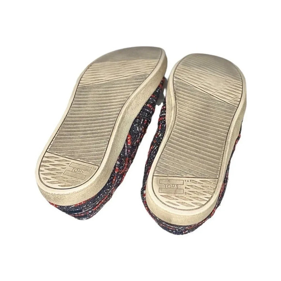 Toms Size 8.5 Womens Slip On Flats Textures Blue Red White Fabric Rubber Sole - Picture 7 of 8